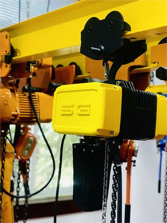 How to use and maintain electric hoist?