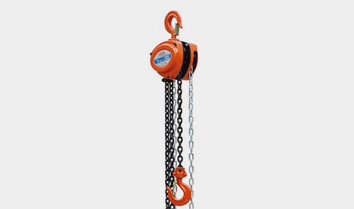 How does the chain hoist realize the welding of