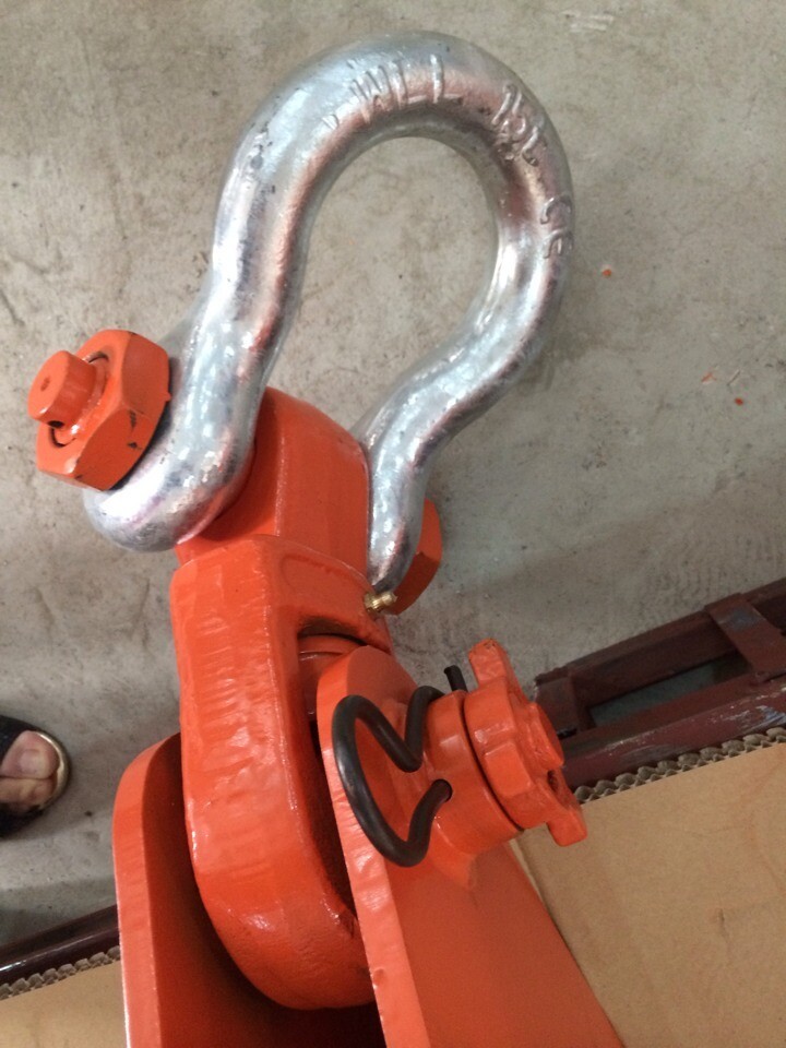 Snatch block